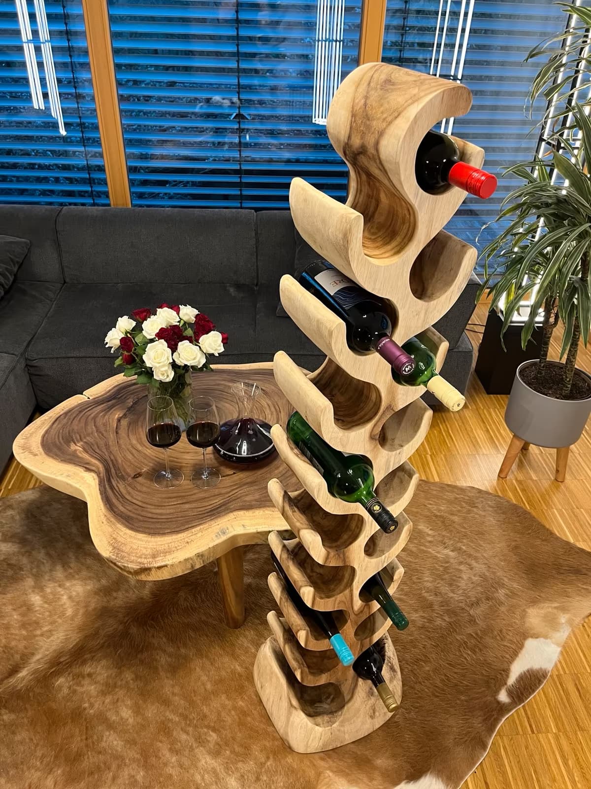 Handgefertigtes Weinregal aus Massivholz Suar (für 18 Flaschen)