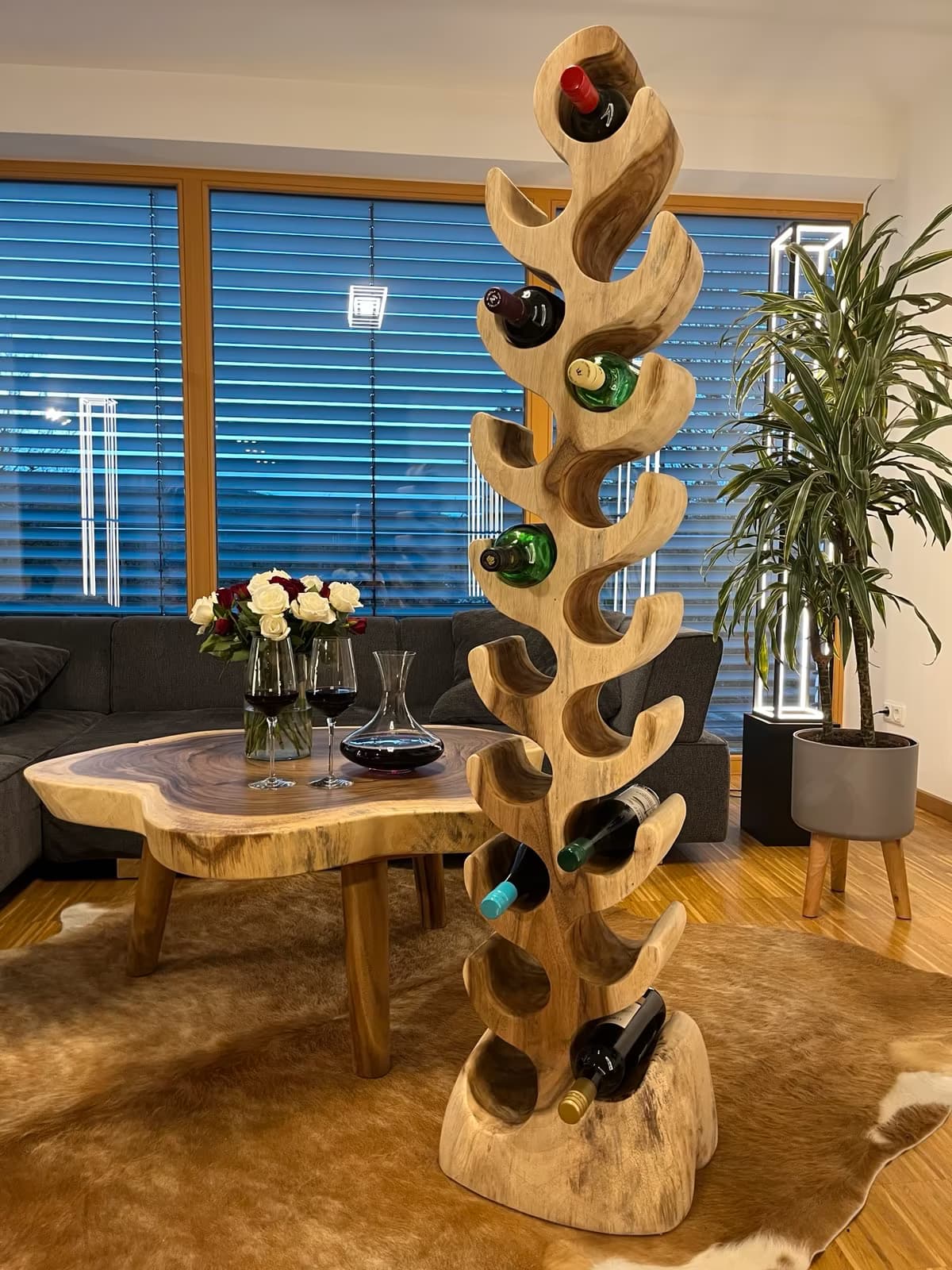 Handgefertigtes Weinregal aus Massivholz Suar (für 18 Flaschen)